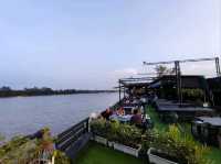 ทานอาหาร ริมน้ำบางปะกง ฟังดนตรีสด ชมวิวพระอุโบสถ