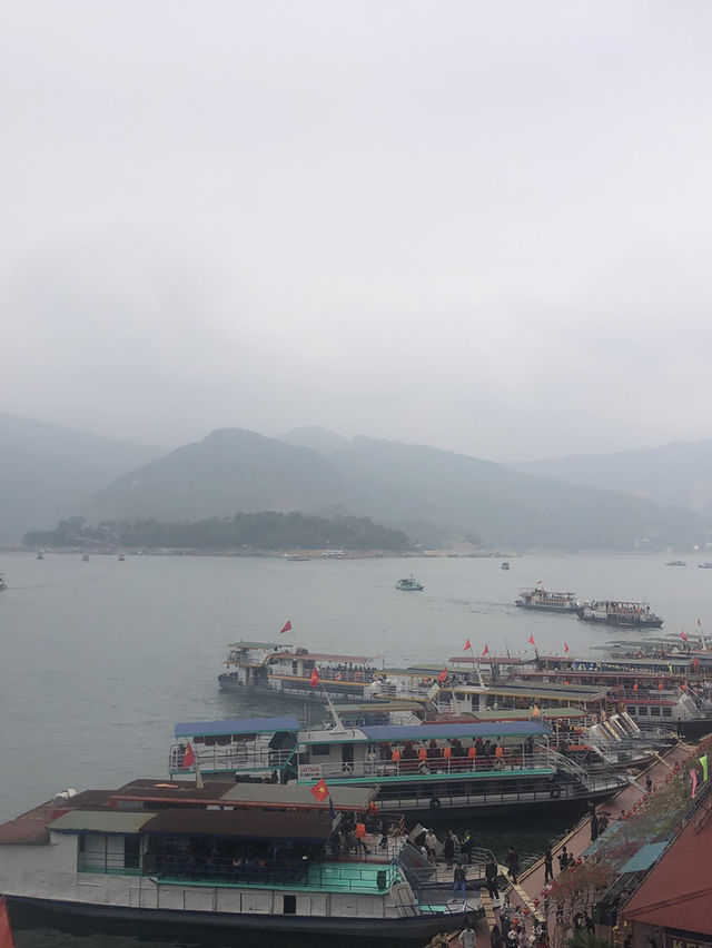 Đi lễ đầu xuân đền Bà chúa thác Bờ