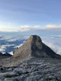 まるで異世界東南アジア最高峰のキナバル山！