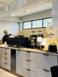 Hiddle Lab บางแสน คาเฟ่ ริมทะเล ชิลๆ
