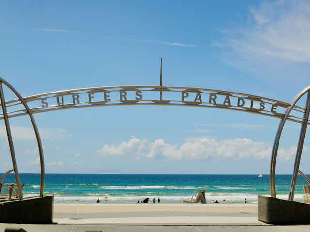 黃金海岸的浪潮奇蹟：Surfers Paradise探險 🏄‍♂️🌊