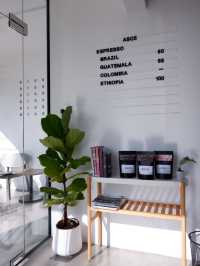 ASCII Coffee : คาเฟ่มินิมอลสีขาวดำ จันทบุรี