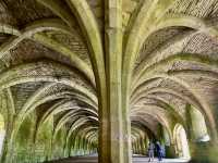 原來殘缺也可以這麼美～噴泉修道院Fountains Abbey