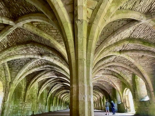 原來殘缺也可以這麼美～噴泉修道院Fountains Abbey