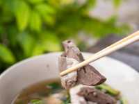 ร้านอาหารตามสั่งข้างทาง แต่รสชาติระดับภัตตาคาร