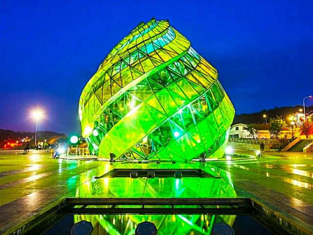 BEAUTIFUL MODERN GLASS BUILDING.