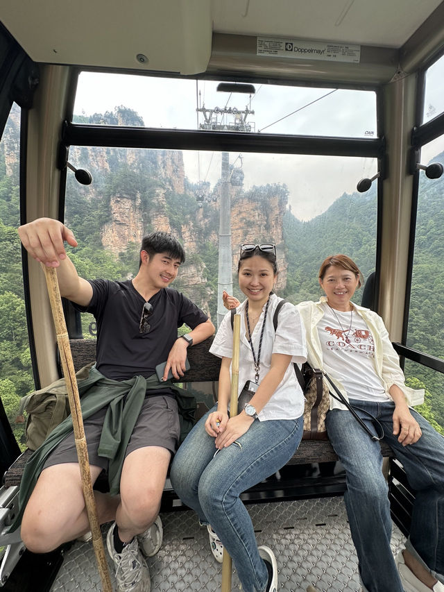 🌿🏔️Zhangjiajie: A Must-Visit Floating Mountains & Scenic Trails 