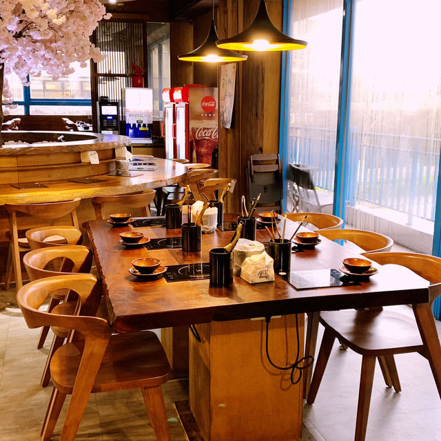 櫻花樹下吃火鍋？！頭份秘境餐廳，適合聚餐