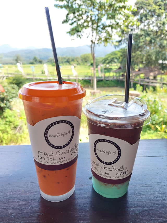 คาเฟ่กลางทุ่งนาวิวหลักล้านที่ "กาแฟบ้านไทลื้อ"