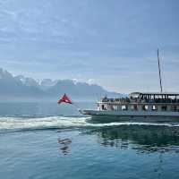 Cherry Blossoms by Lake Geneva: A Stunning Spring Spectacle