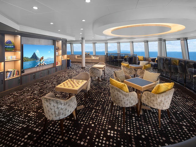 "Norwegian Spirit: The Ship That’s Like a Chill Backpacker... But With Unlimited Lobster" 🎒🦞🌊