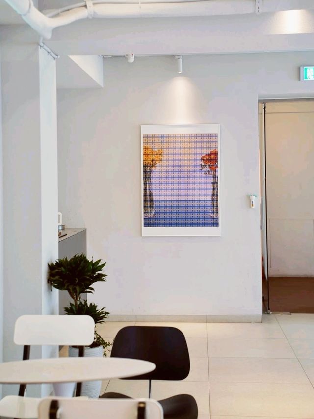 A Quiet and Clean Café Near Seonyudo Station