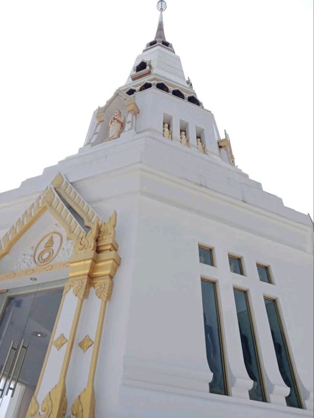 วัดสวยย่านเอกมัย วัดธาตุทอง✨️