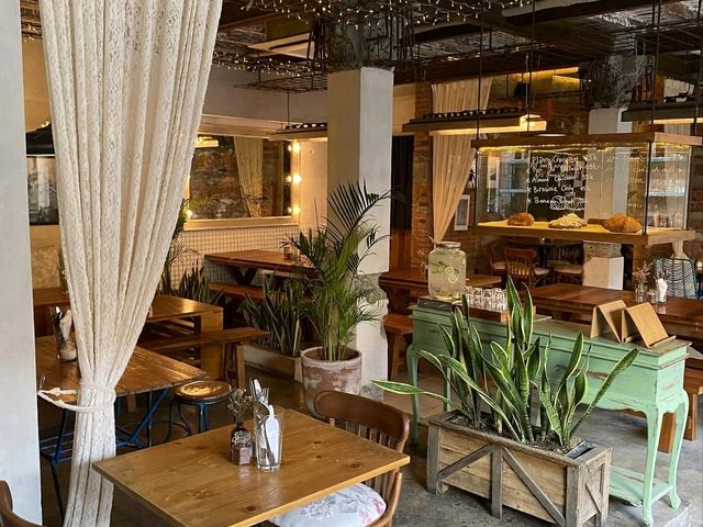 Crumb & Coaster at Kuta