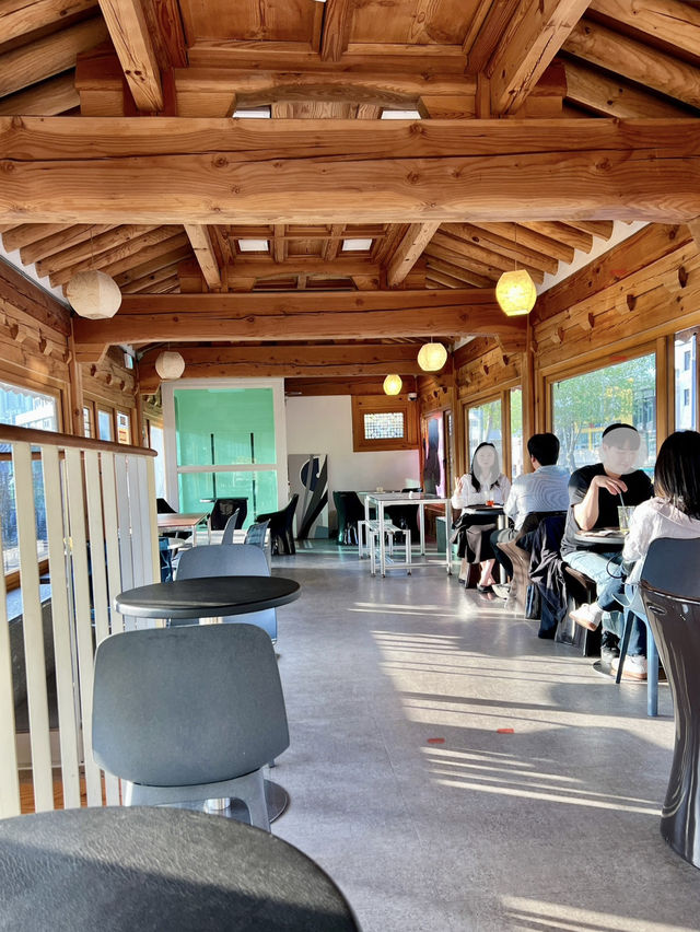 水原華城、スケルトンな韓屋カフェ ドファ