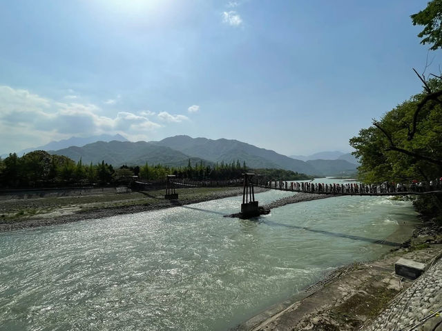🌊 Weekend Escape to Dujiangyan: Ancient Wonders & Scenic Serenity!