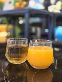  服飾店旁的Cafe