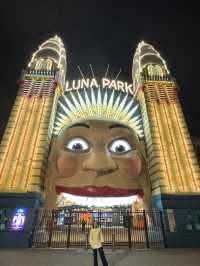 The Massive Grinning Face of Luna Park 