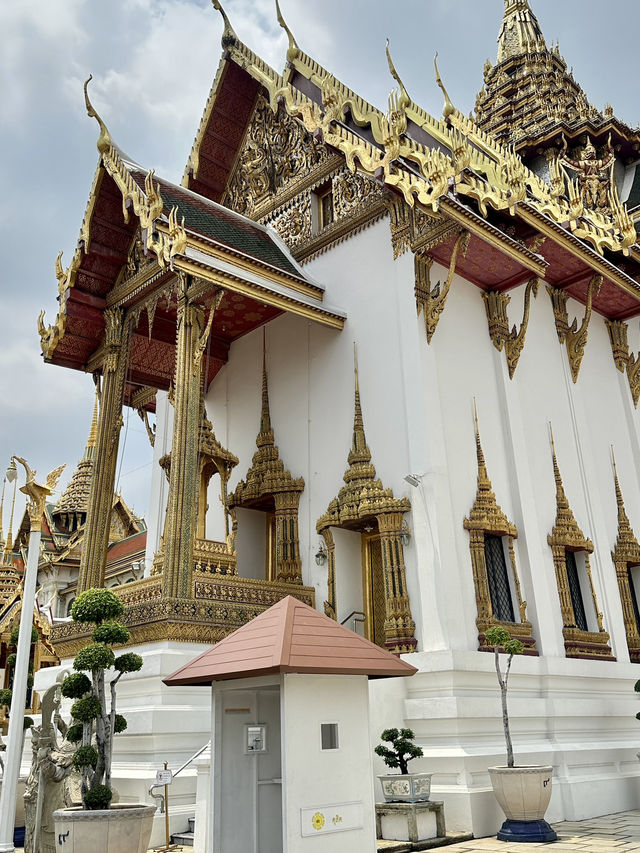 วัดพระศรีรัตนศาสดาราม วัดคู่บ้านคู่เมืองของแผ่นดิน