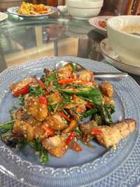 อาหารอร่อย ราคาไม่แพง ที่บ้านไม้หอม สมุทรสาคร