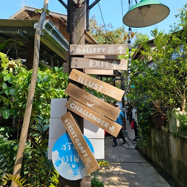 🕶บ้านข้างวัด เชียงใหม่ | ชุมชนอาร์ทๆ ของคนชิคๆ👓