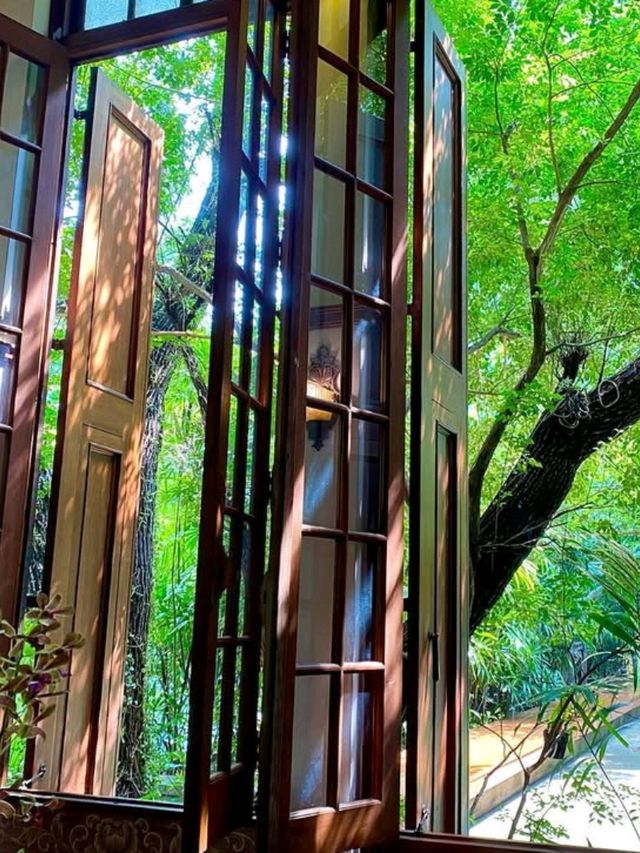 🌿✨ Bangkok’s Hidden Gem: Ariyasomvilla – A Thai Heritage Retreat! ✨🌿