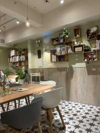 🌧️ 雨天療癒系｜澳門寵物友善小店 —— 芳堂 Little Kitchen 