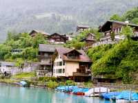 Turquoise Majesty: Relaxed Elegance on Lake Brienz