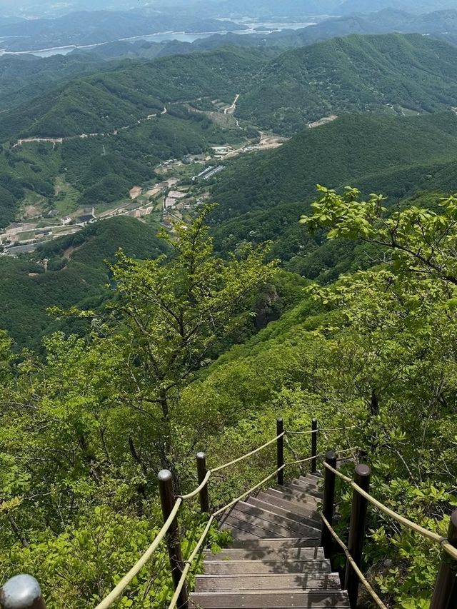 Peaks for Days