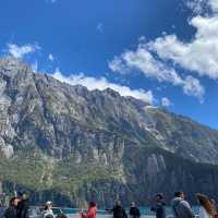 Milford Sound: The "Eighth Wonder of the World" – Is It Worth the Trip? 🤔🏞️