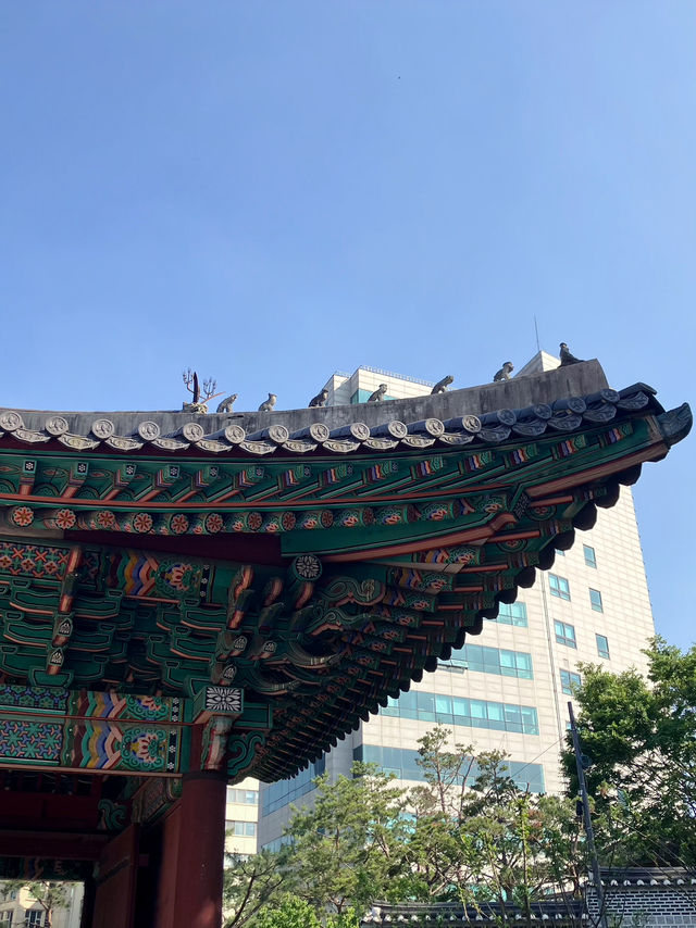 조용한 오후 우리 둘만의 궁궐 산책 어때요?
