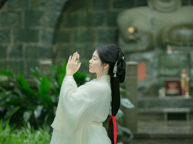 Be sure to catch the free photoshoot at Four Season Hangzhou Westlake