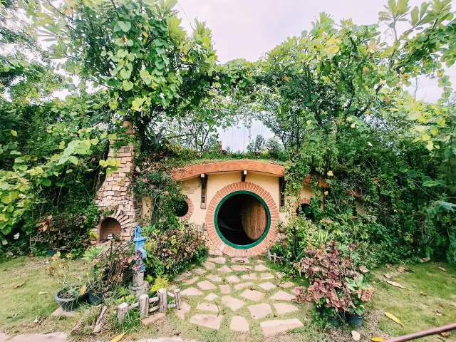 หลบหนีสู่โลกแห่งเวทมนตร์—The Hobbit Resort