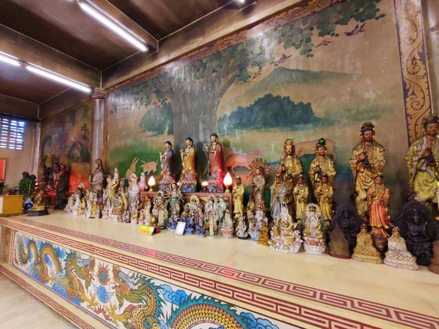 สักการะเจ้าแม่กวนอิมศักดิ์สิทธิ์เมืองแปดริ้ว