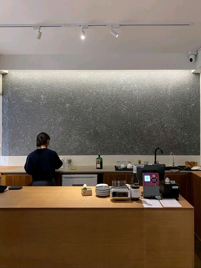 Low Battery Café