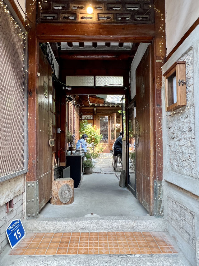 弘大の韓屋古民家カフェ IUM1966