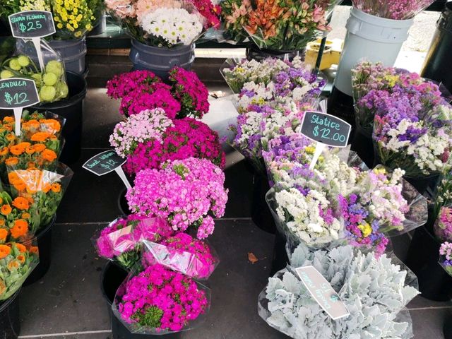 维多利亚女王市场：墨尔本百年历史地标，美食与文化的狂欢地