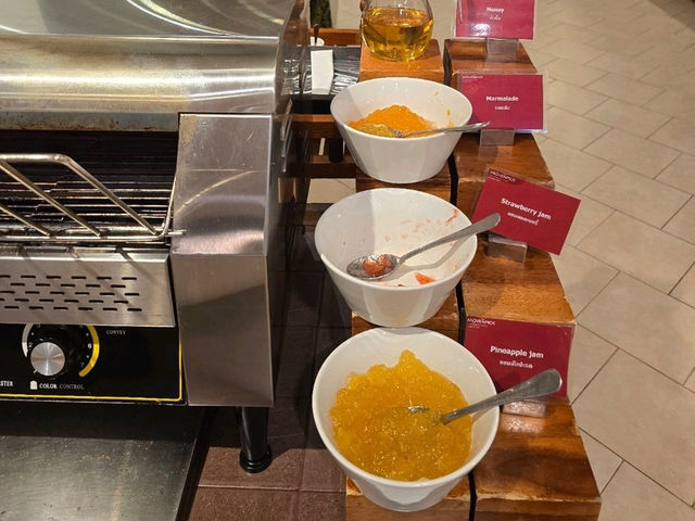 รับความสดชื่นของวันใหม่กับ Movenpick Suriwongse
