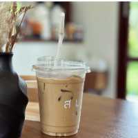 สมถะ คาเฟ่ คาเฟ่มินิมอลสไตล์ญี่ปุ่นที่