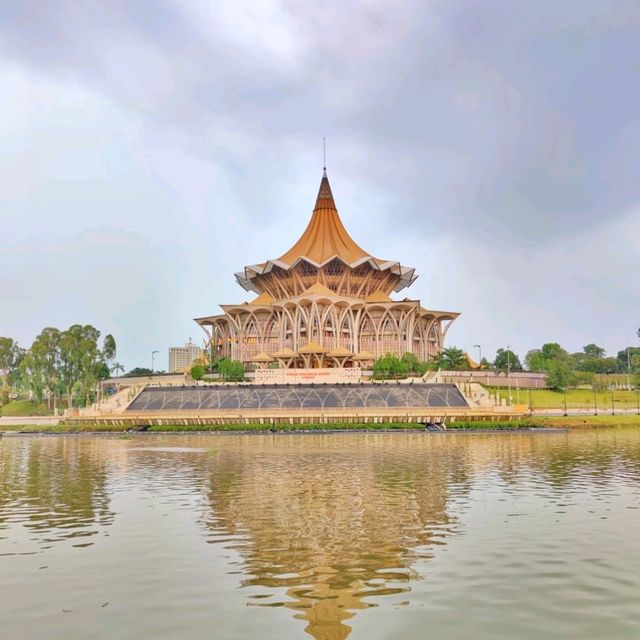 🇲🇾 Kuching Waterfront: Where Serenity Meets Sunset Splendor