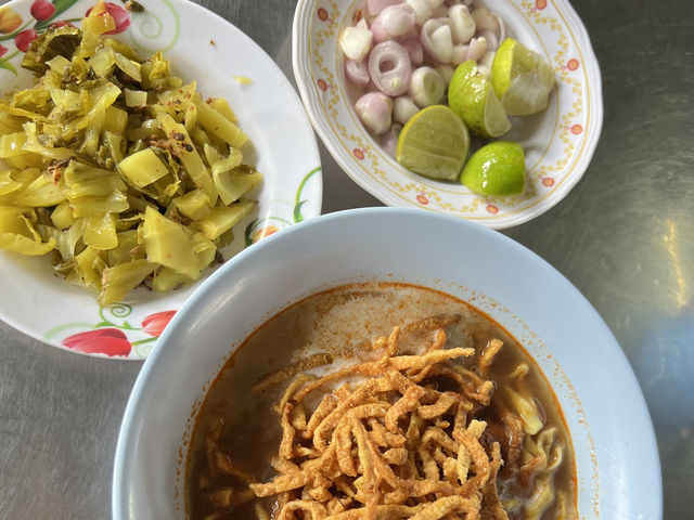 Khao Soi Mae Manee– ตำนาน 40 ปี 