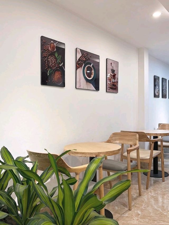 EE Earth Coffee & Bakery