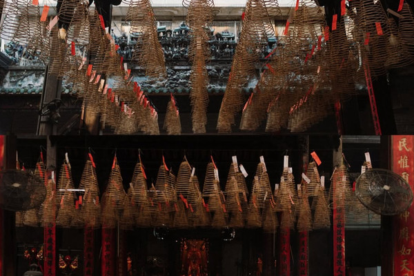 🏮祈りと香りに包まれる「ティエンハウ寺」で心静まるひととき | Trip.com ホーチミン
