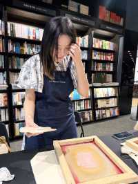 藏身書店內的💎珠寶藝術展