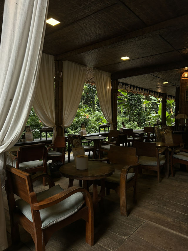 บ้านธารชีวี ติดลำธาร เย็นสบาย 