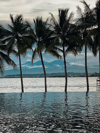 Dreaming of a sun-soaked escape? ☀️ Discovery Samal is the five-star gem on Samal Island, where turquoise waters and lush landscapes set the scene for pure luxury. With panoramic beach views, elegant architecture, and serene hideaways, this resort is the ultimate spot for relaxation or adventure—whether you’re coupling up or enjoying a family getaway. 

Getting here is a breeze: Discovery Samal is tucked in Limao, just a short ferry ride from Davao City, making it easy to swap city vibes for island bliss. The resort’s rooms are impressively spacious and spotless, giving you plenty of room to unwind and soak in those stunning island vistas. The pool and beach areas are meticulously maintained—perfect for lazy afternoons or a quick dip before sunset. Staff here brighten every moment with attentive, friendly service that instantly makes you feel like a VIP.

There’s no shortage of activities, from water sports to spa treatments and family-friendly games—so everyone finds their groove. Food at the resort comes with variety; some dishes shine, though you’ll want to check what’s on the daily menu and don’t skip the specialty nights! 📸 Insta alert: Catch the fiery sunsets down by the poolside or snap away at the manicured gardens for those envy-inducing vacation posts.

Insider tip: Book early on trip.com to get the best ocean-facing rooms—these can sell out, especially during peak season! Bring your camera for sunrise beach walks, and always ask the staff for their favorite local experiences. If time allows, split your days between beach bumming and exploring Samal’s hiking trails or island-hopping adventures.

#SamalIsland #LuxuryResort #DiscoverySamal #BeachHoliday #TravelPhilippines
