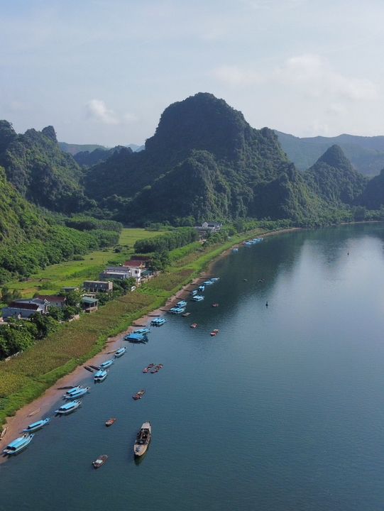 🦇✨ Phong Nha: Vietnam’s Cave Wonderland 🇻🇳 🦇✨ Phong Nha: Vietnam’s Cave Wonderland 🇻🇳