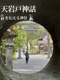 神話の舞台として多くの参拝者が訪れる