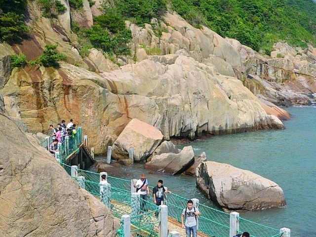 “Where Islands Whisper: The Twin Shores of Zhujiajian”