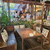 บ้านสวนกาแฟ ร้านอาหาร และกาแฟ ริมลำธาร